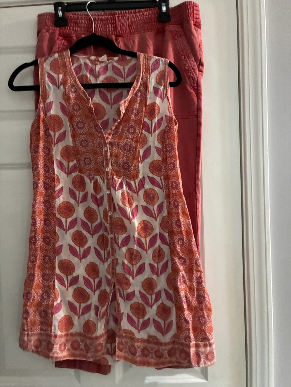 Women's Cropped Pull-On Pants in Coral Paired with Kilol Tunic Top